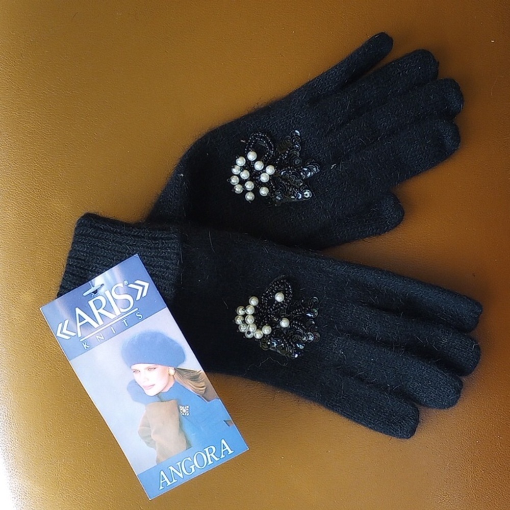 NEW Aris Black Angora Pearl Gloves Beading Knit